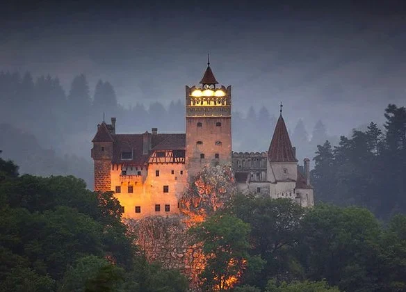 1b80cb7cf2ba3cb276af94def71ba5cd_bran_castle_01w-e1553773737482